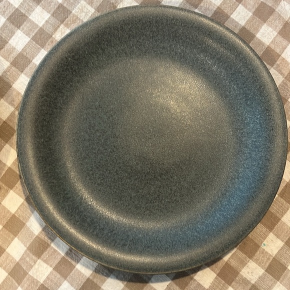 West Elm Charcoal Gray 10 1/2” Modern Stoneware Dinner Plates - Picture 6 of 7